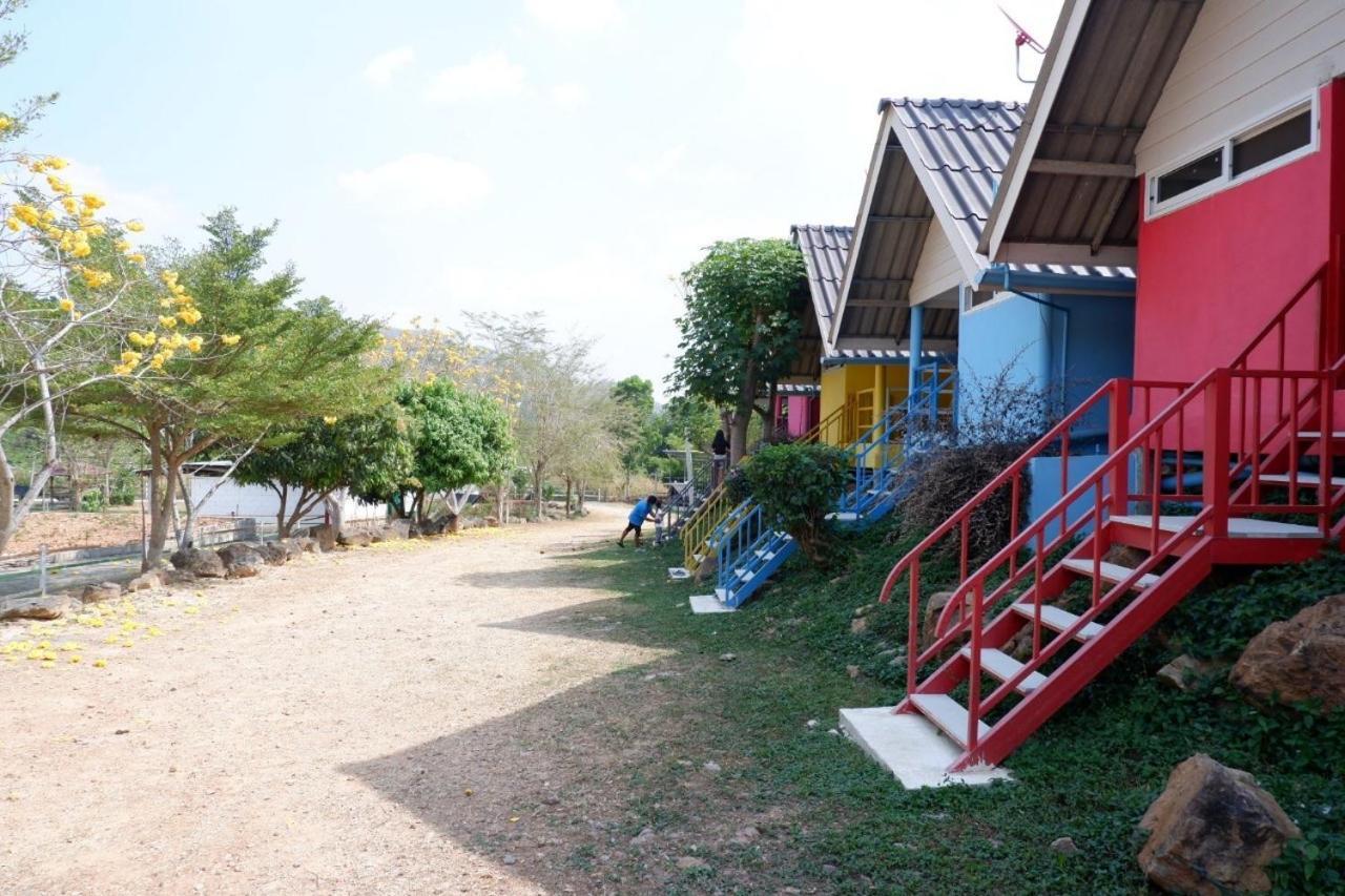 Baan Rai Pray Rung Kaeng Krachan Ban Tha Ling Lom Exterior photo